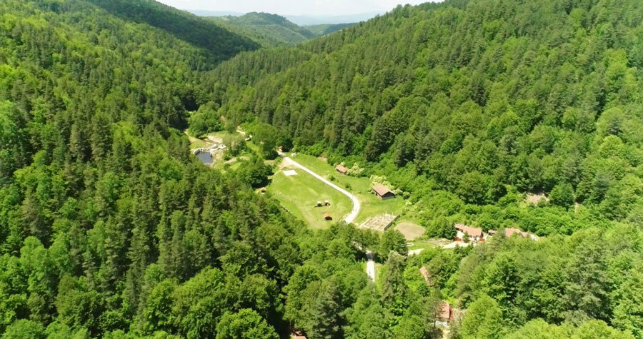 Патеката Абланица - Равна Река. | Извор: berovoadventure Патеката Абланица - Равна Река. | Извор: berovoadventure