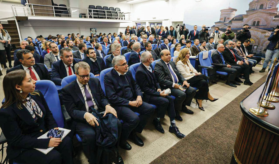 Еминентни личности од академската и политичката сфера учествуваа на дебатата на УТМС.